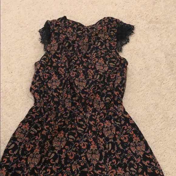 Kimchi Blue XS Floral Romper Like New - Picture 4 of 4